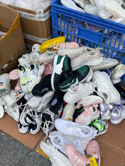 Lot de 50 paires de baskets enfant mix modèle