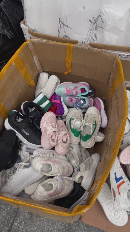 Lot de 50 paires de baskets enfant mix modèle